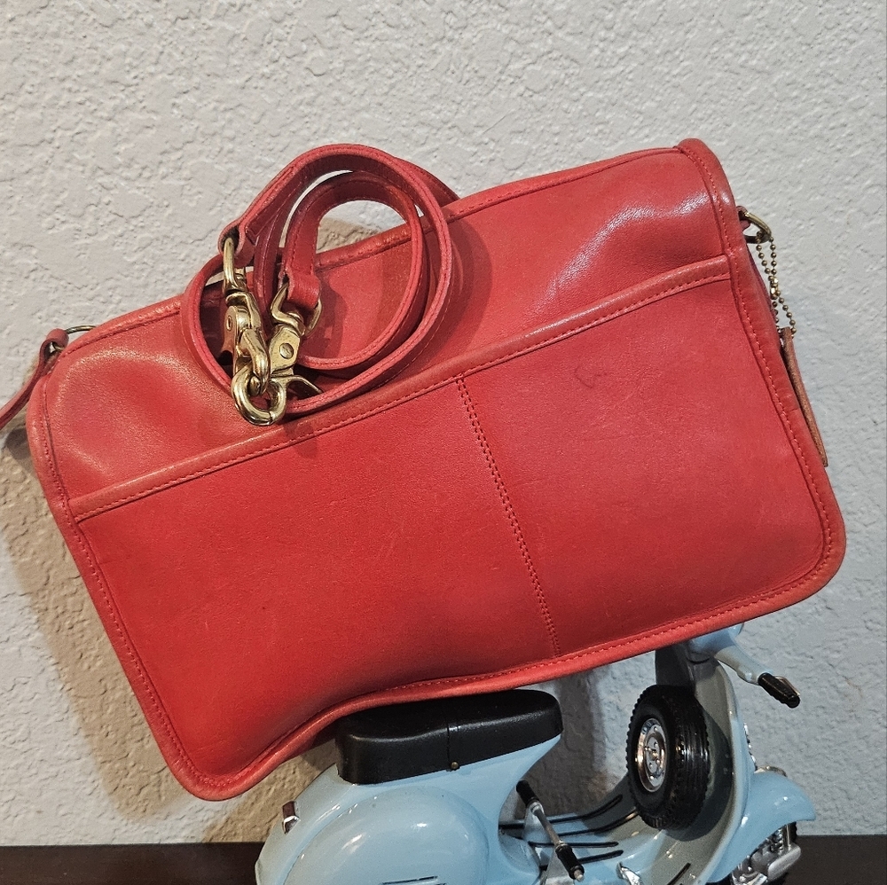 Vintage Coach Red Gloved Leather Companion Bag - Picture 5 of 13